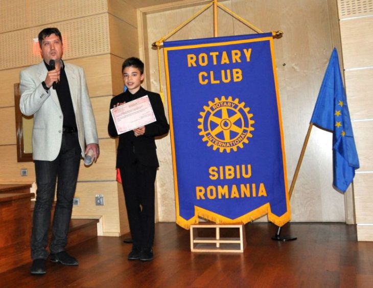 --startron--copilul-supradotat-petru-rogojan-premiat-de-q-east-software-cu-un-laptop-performant-dell--endron----starteng--the-highly-gifted-child-petru-rogojan-received-a-powerful-dell-laptop-awarded-by-q--east-software--endeng--